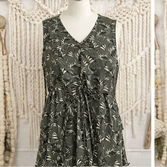 Soft Surroundings Green Floral Sleeveless blouse
& Style & Co Green Jacket - Picture 2 of 11